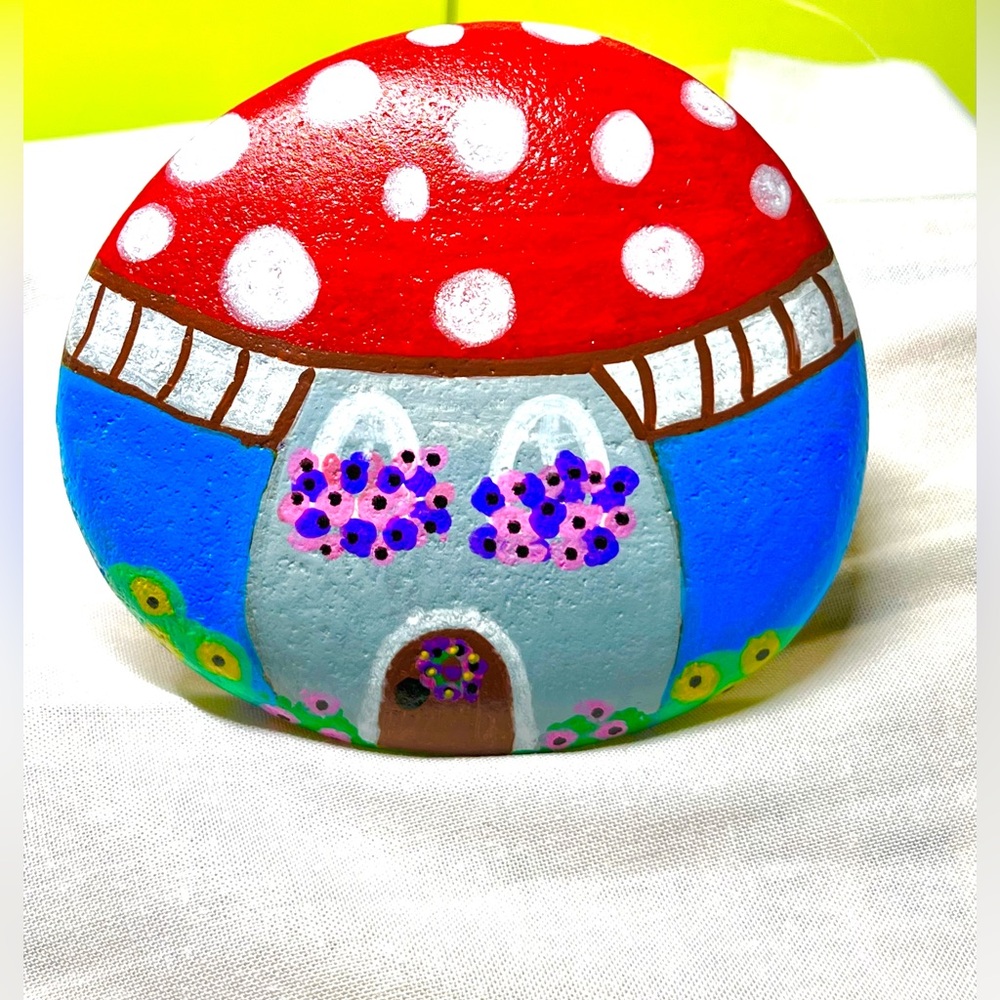 Hand Painted Stone/Rock Mushroom House Brand New